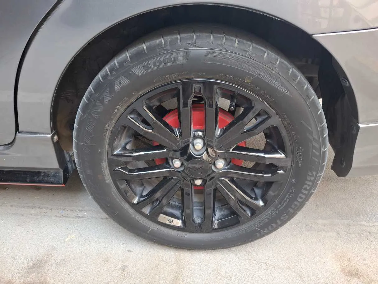Car image 9