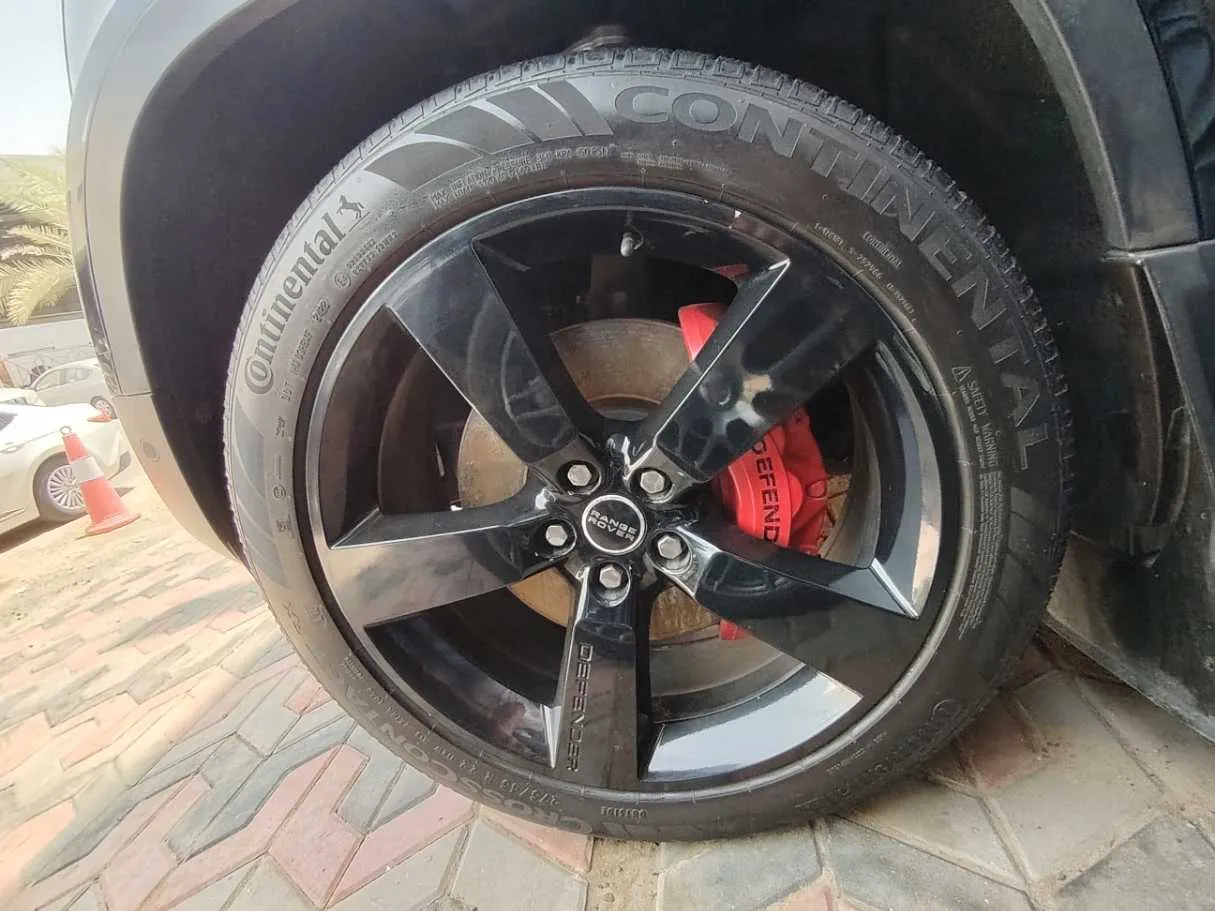 Car image 9