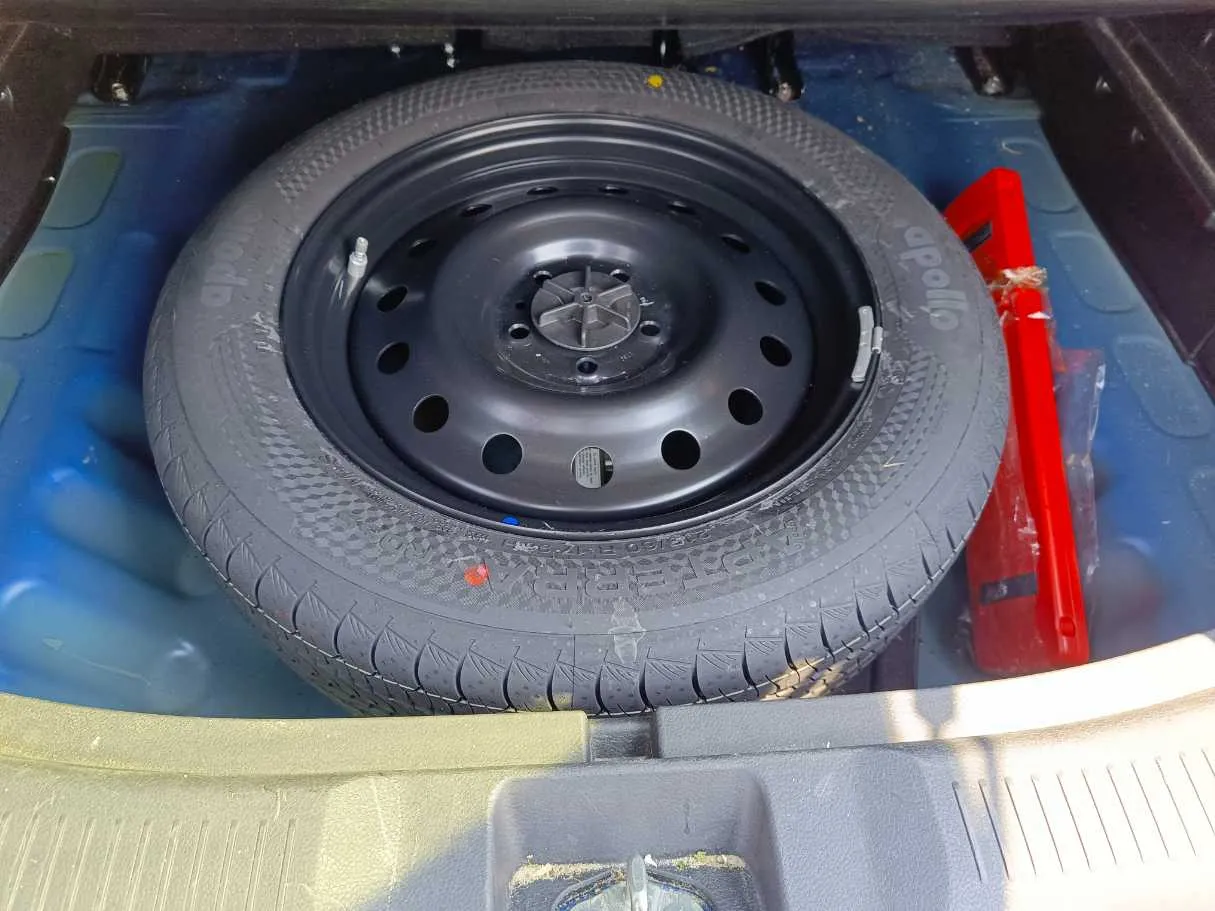 Car image 29