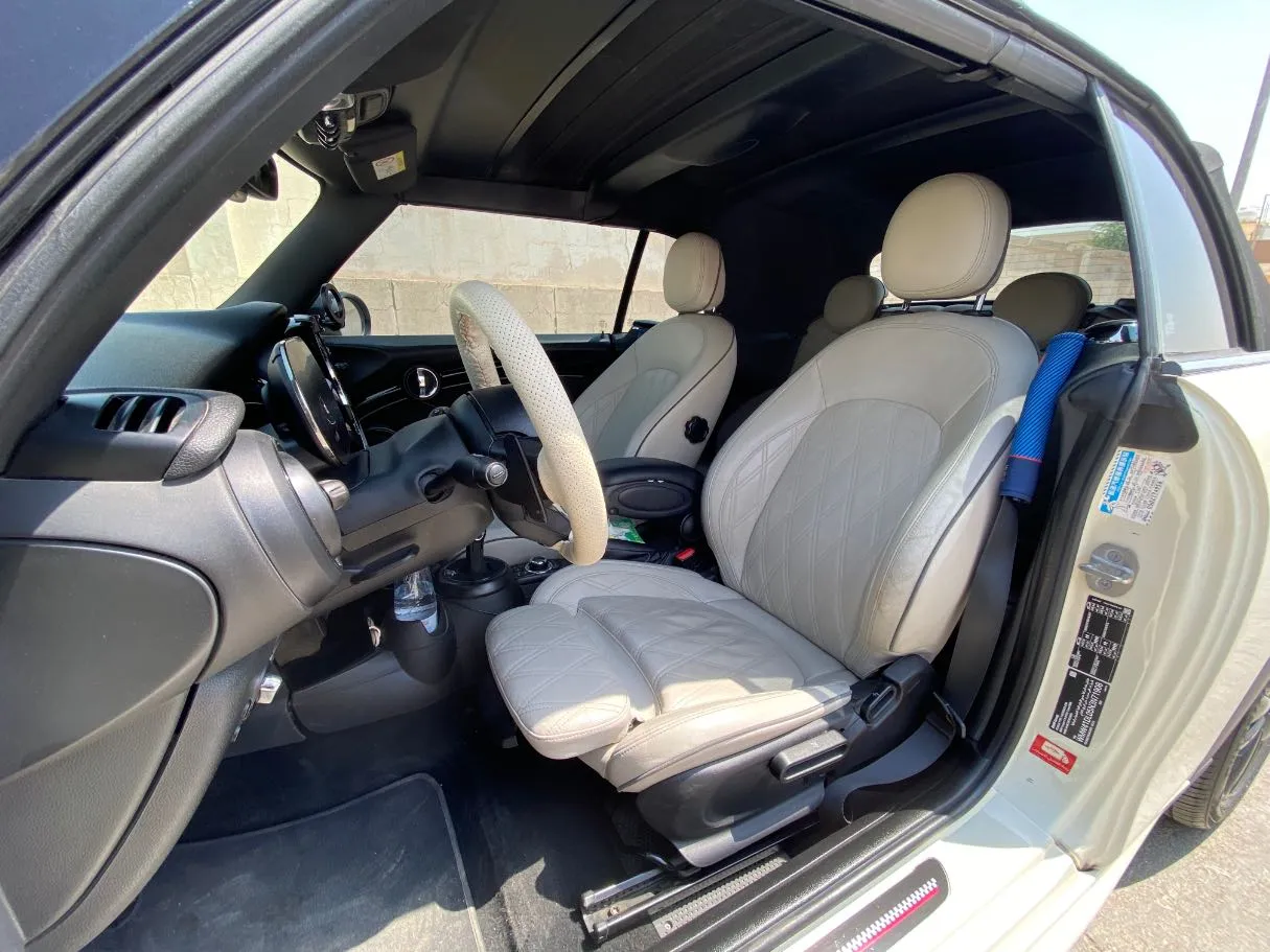 Car image 15