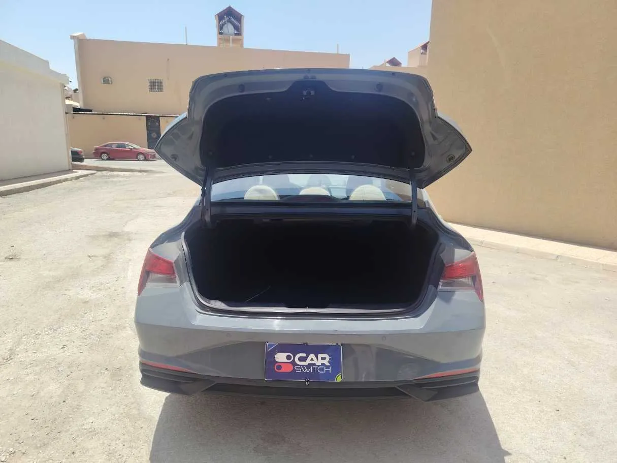 Car image 25