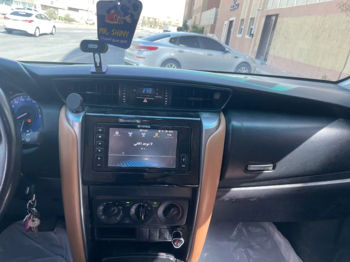 Car image 19