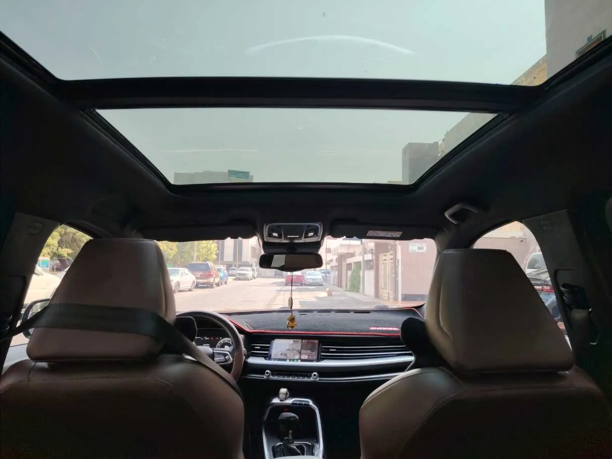 Car image 17