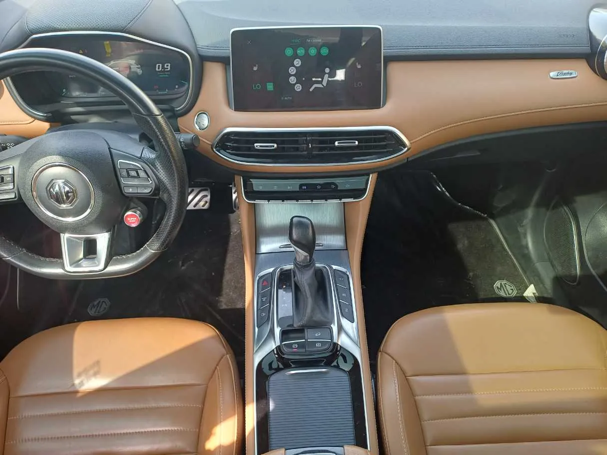 Car image 15
