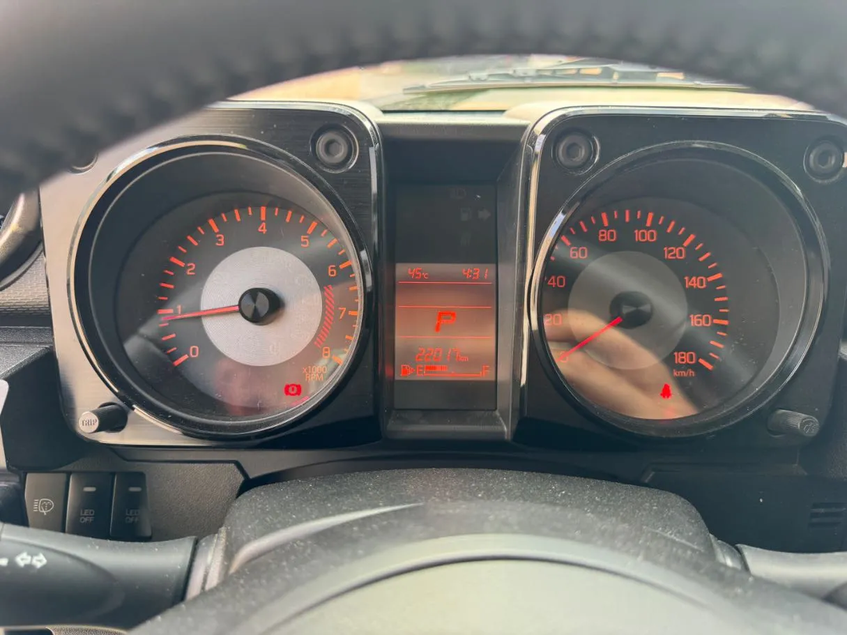 Car image 13