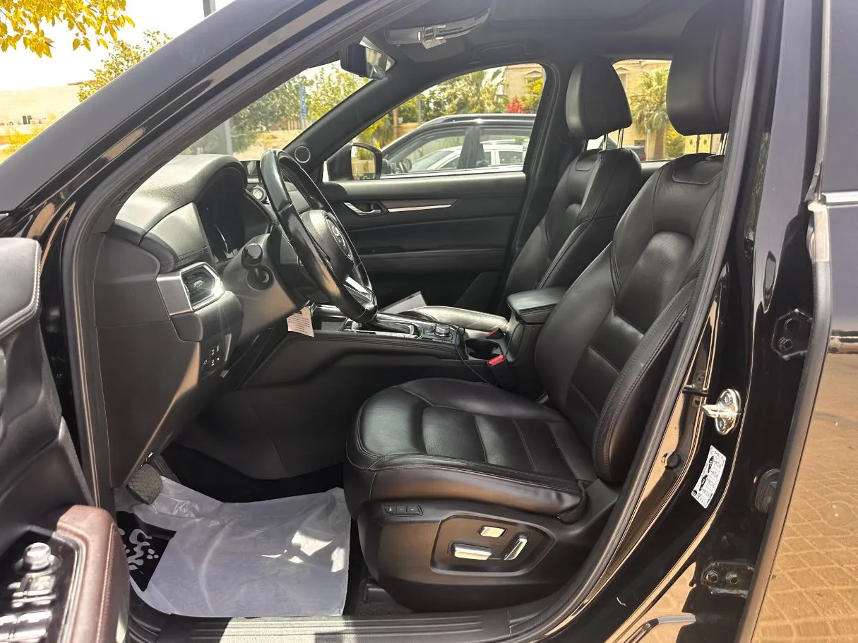Car image 12