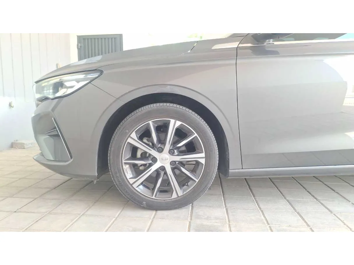 Car image 9