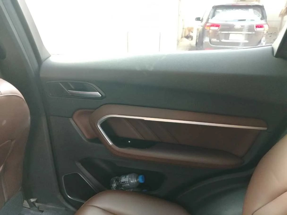 Car image 35