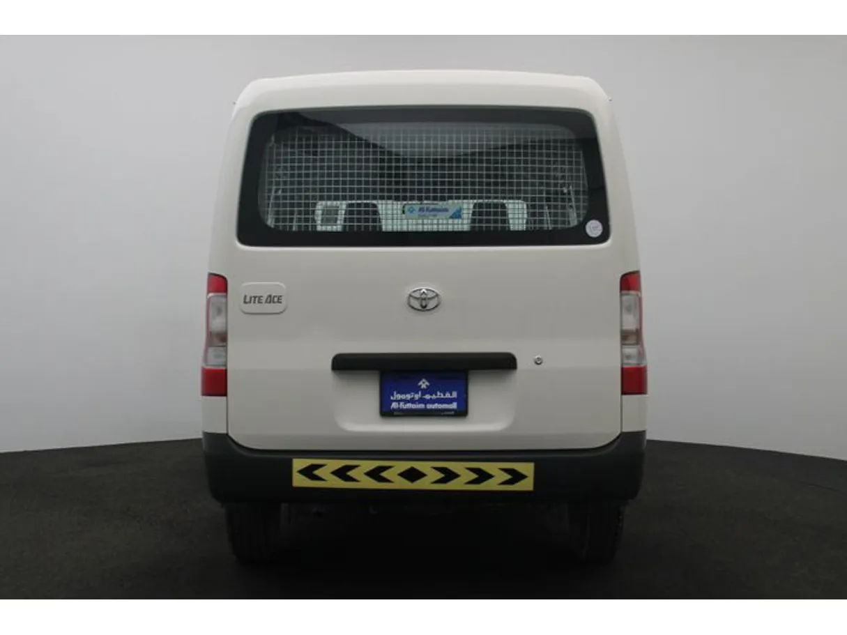 Car image 12
