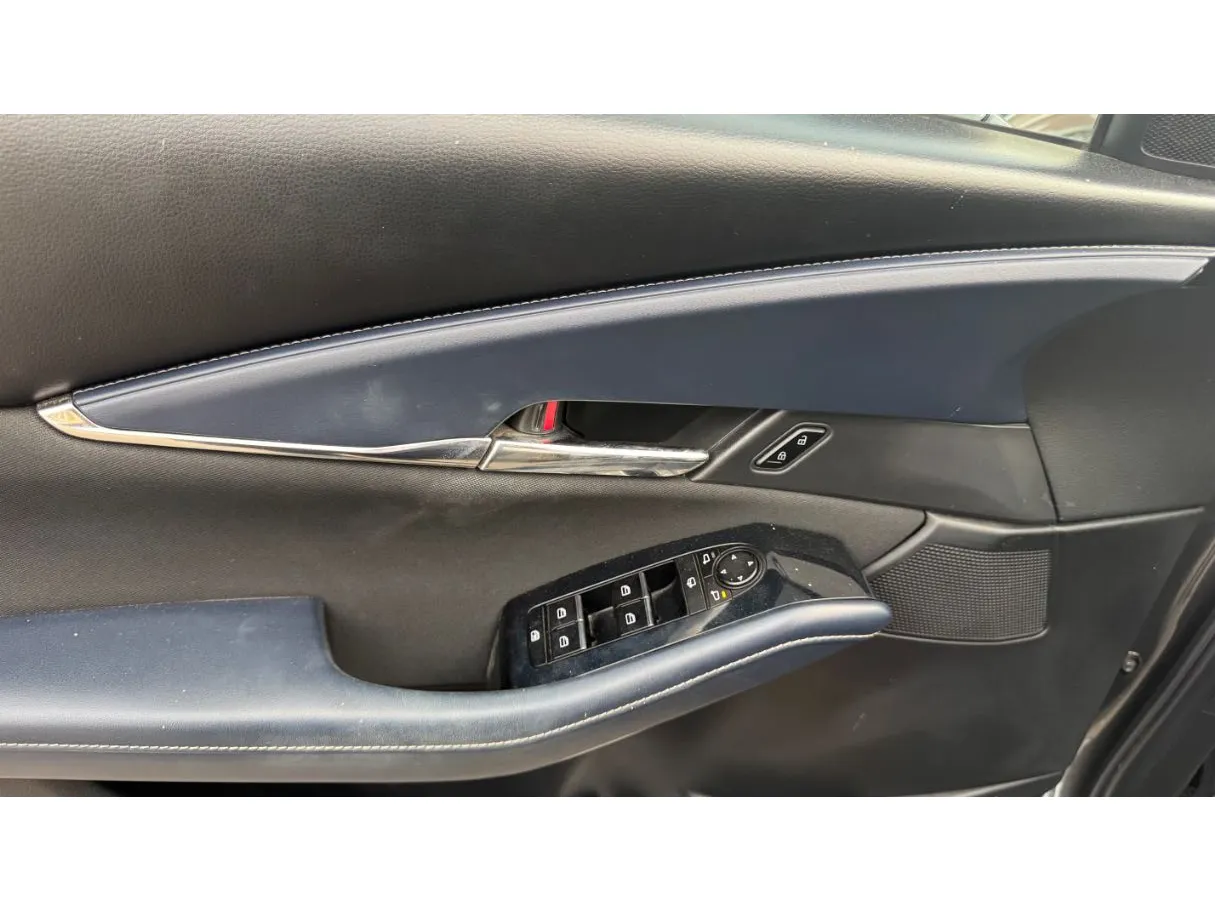 Car image 27