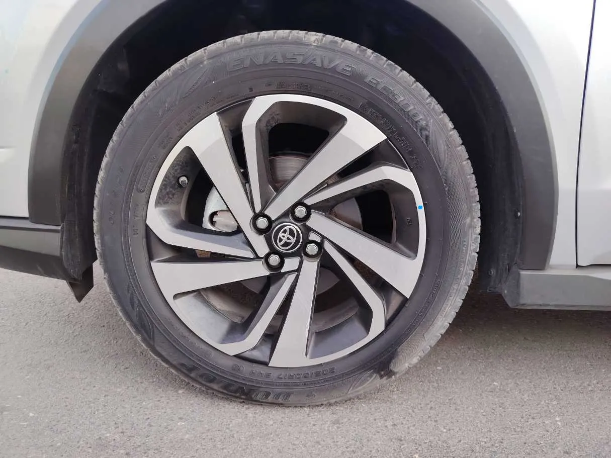 Car image 10