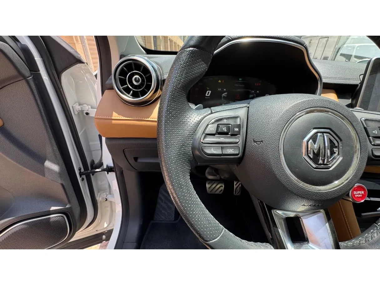 Car image 17