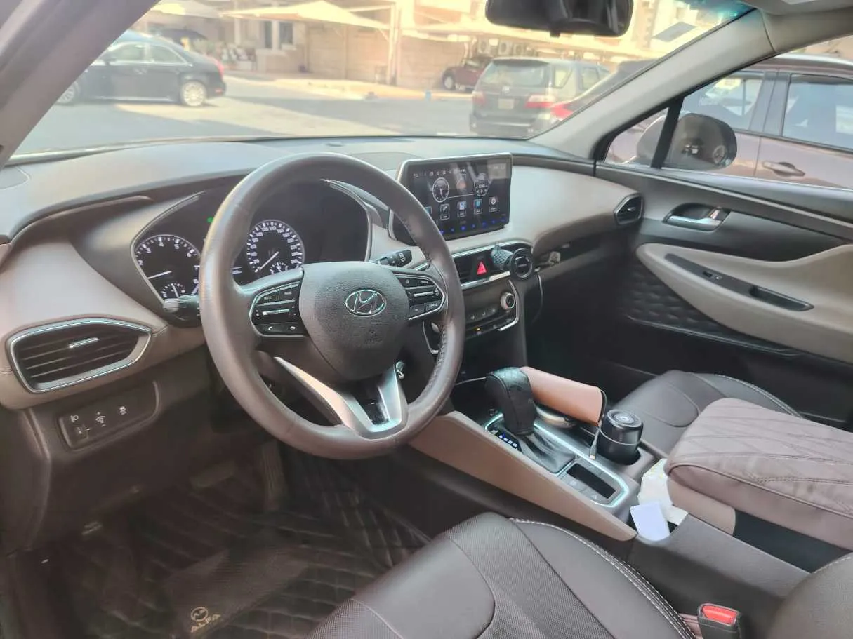 Car image 13