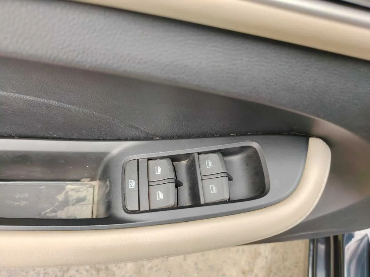 Car image 33