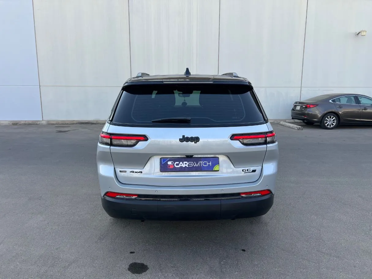 Car image 6