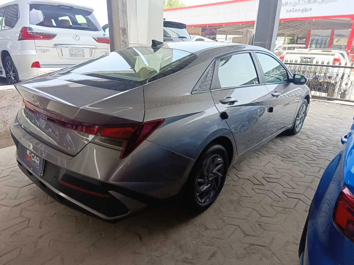 Car image 4
