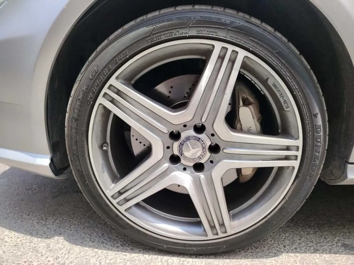 Car image 30