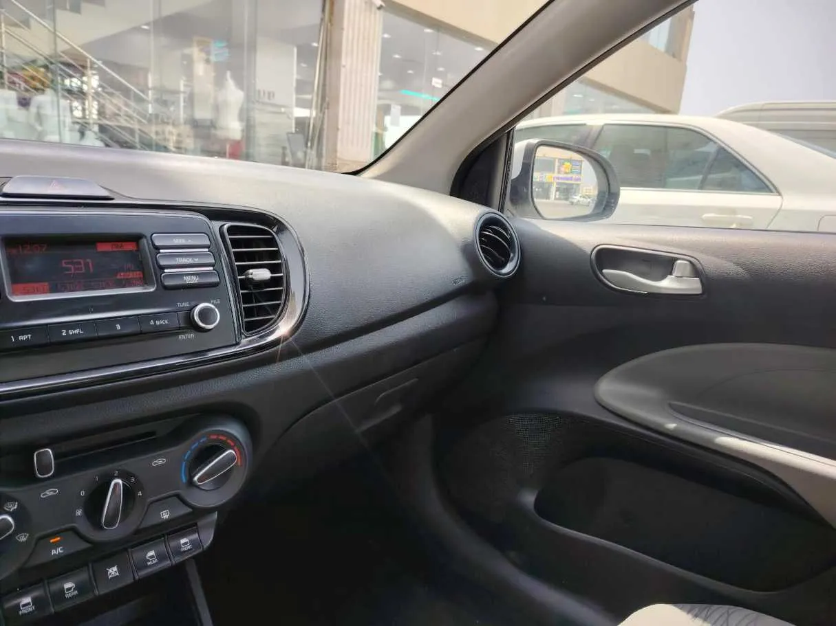 Car image 23