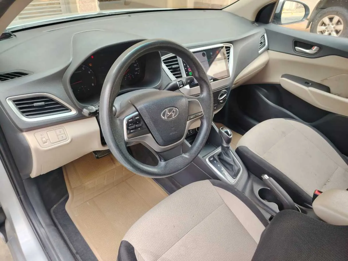 Car image 13