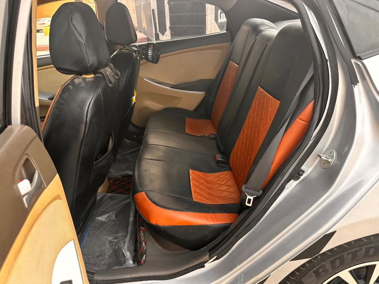 Car image 14