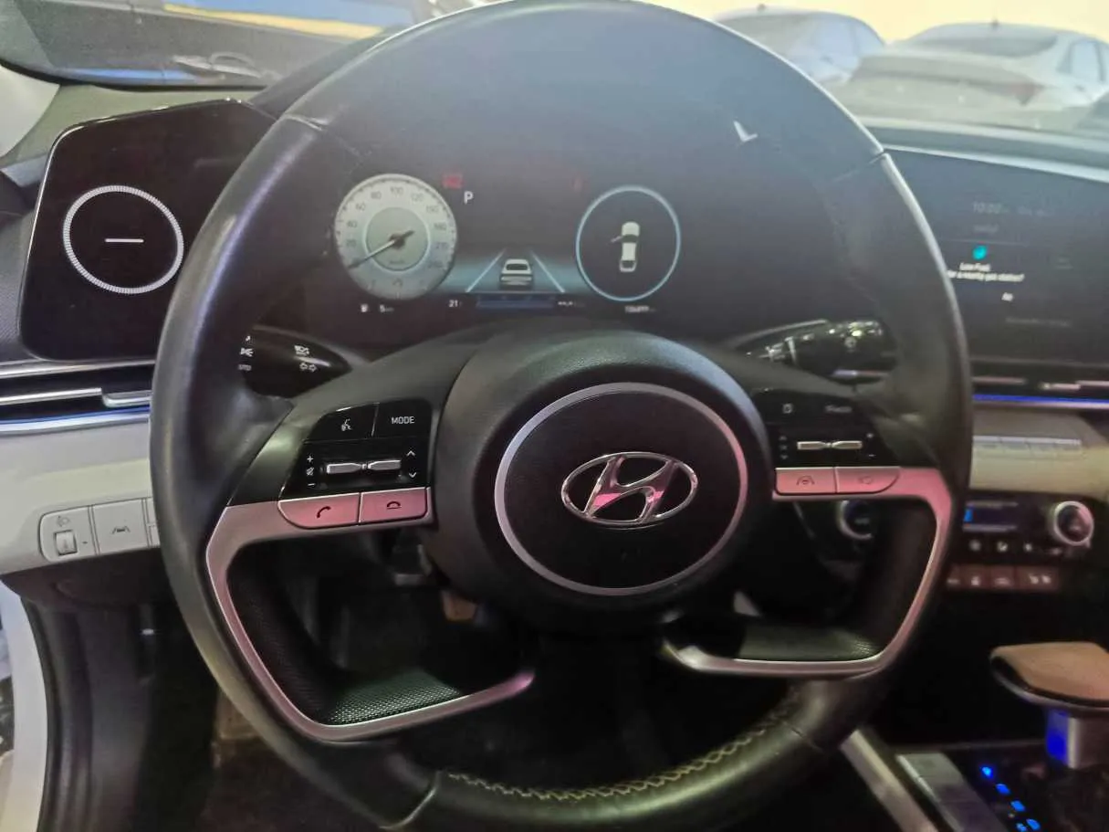 Car image 13
