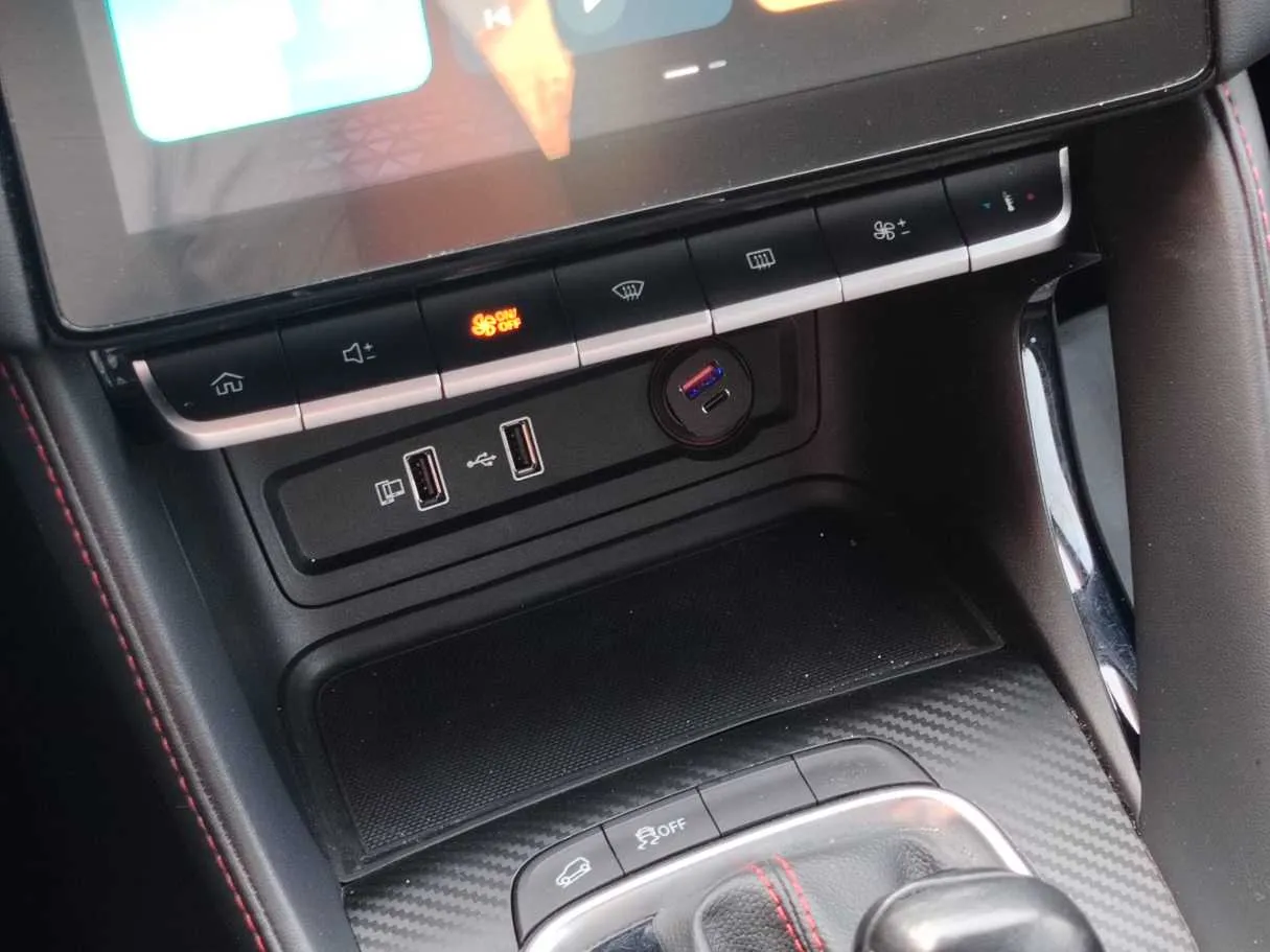 Car image 18