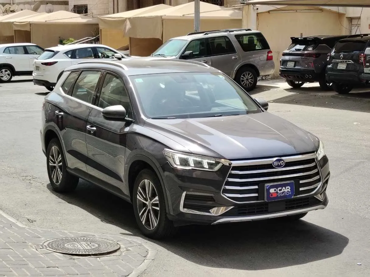 Car image 3