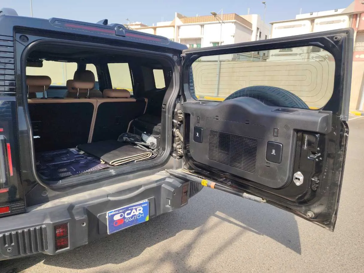 Car image 24