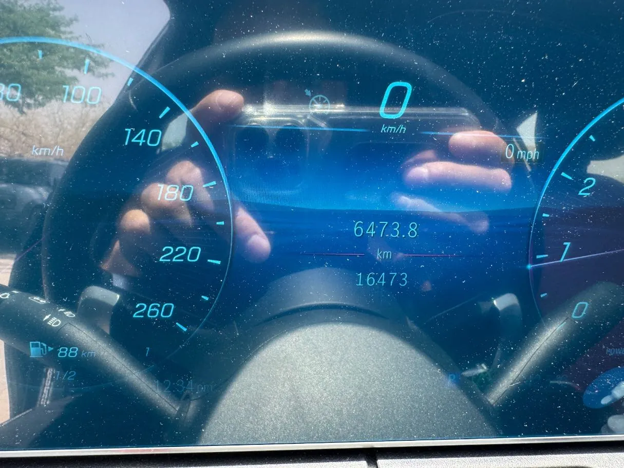 Car image 19