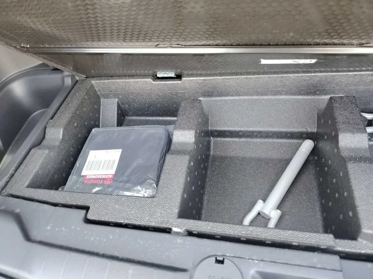Car image 37