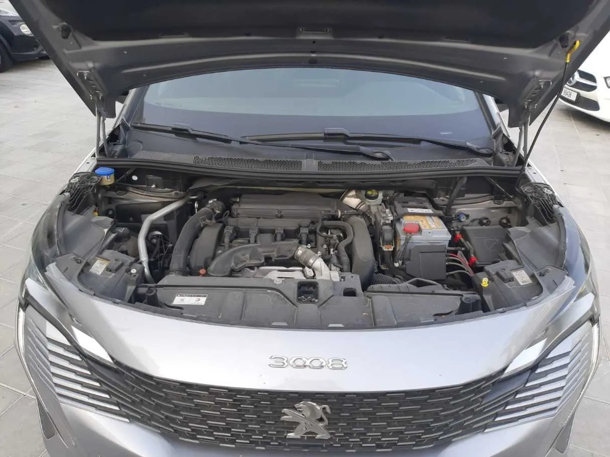 Car image 19