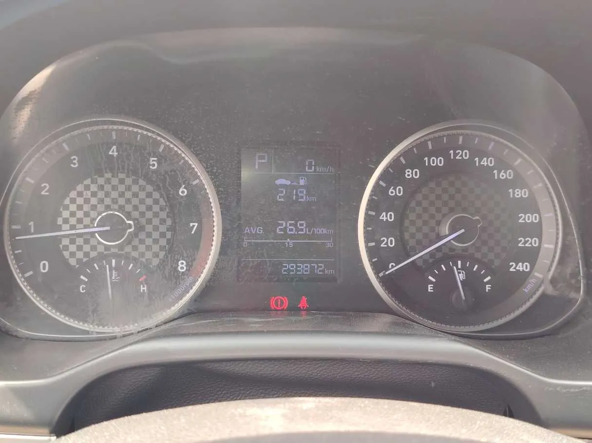 Car image 24