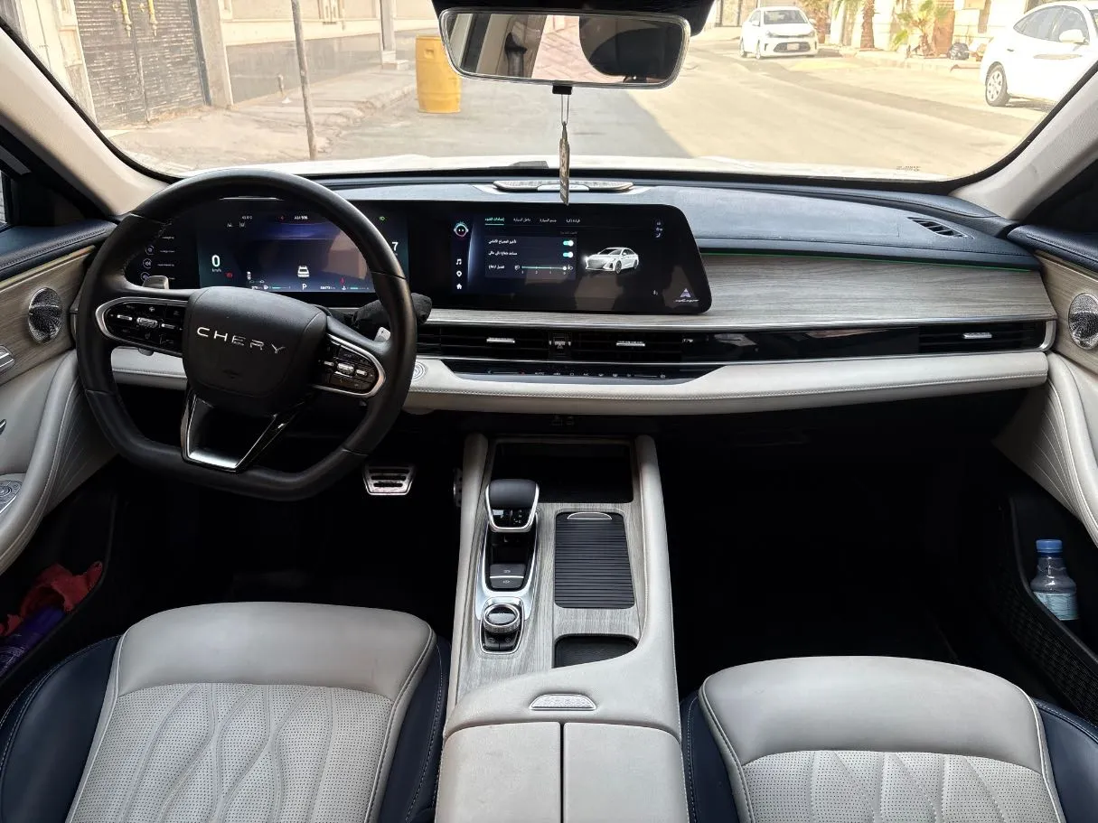 Car image 18