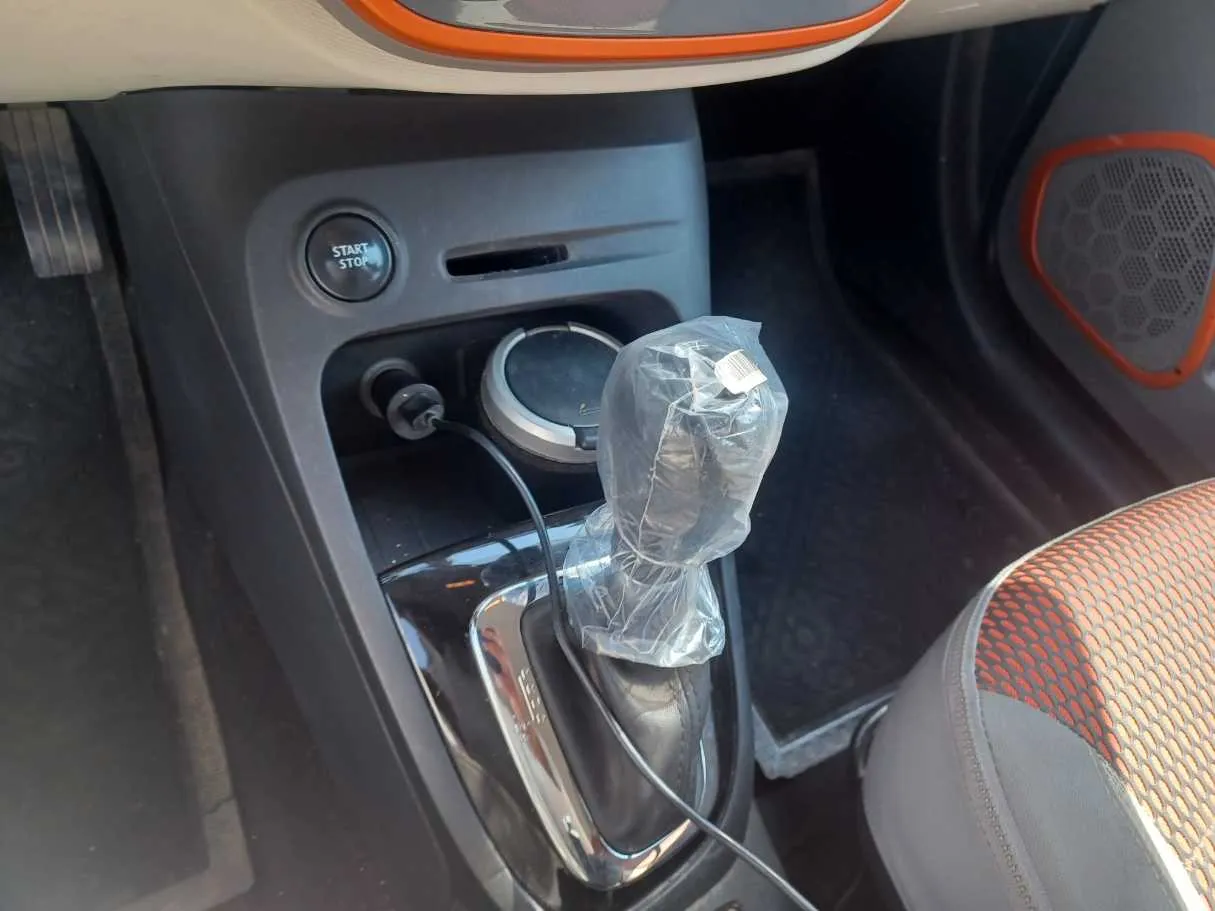 Car image 17
