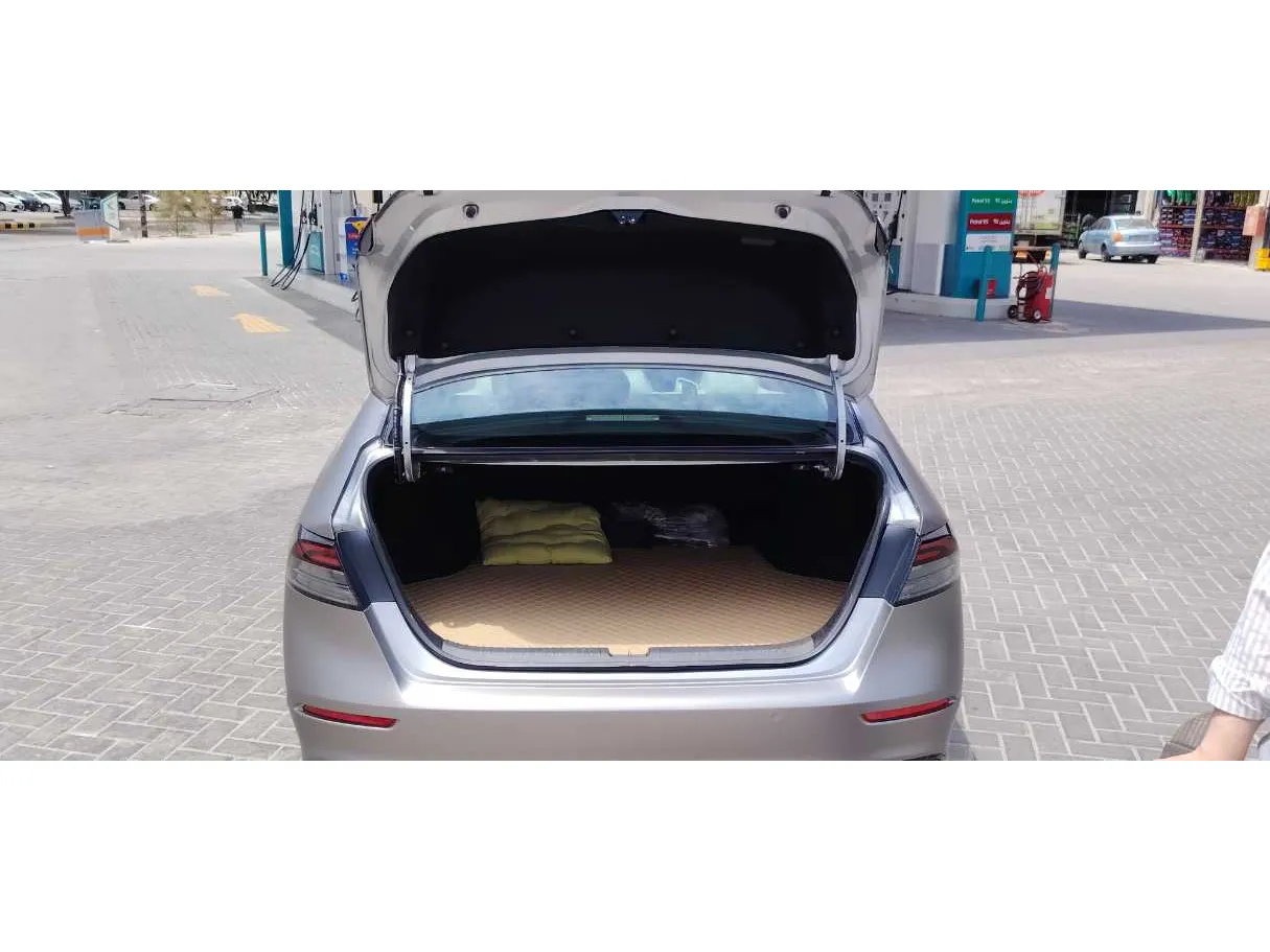 Car image 24