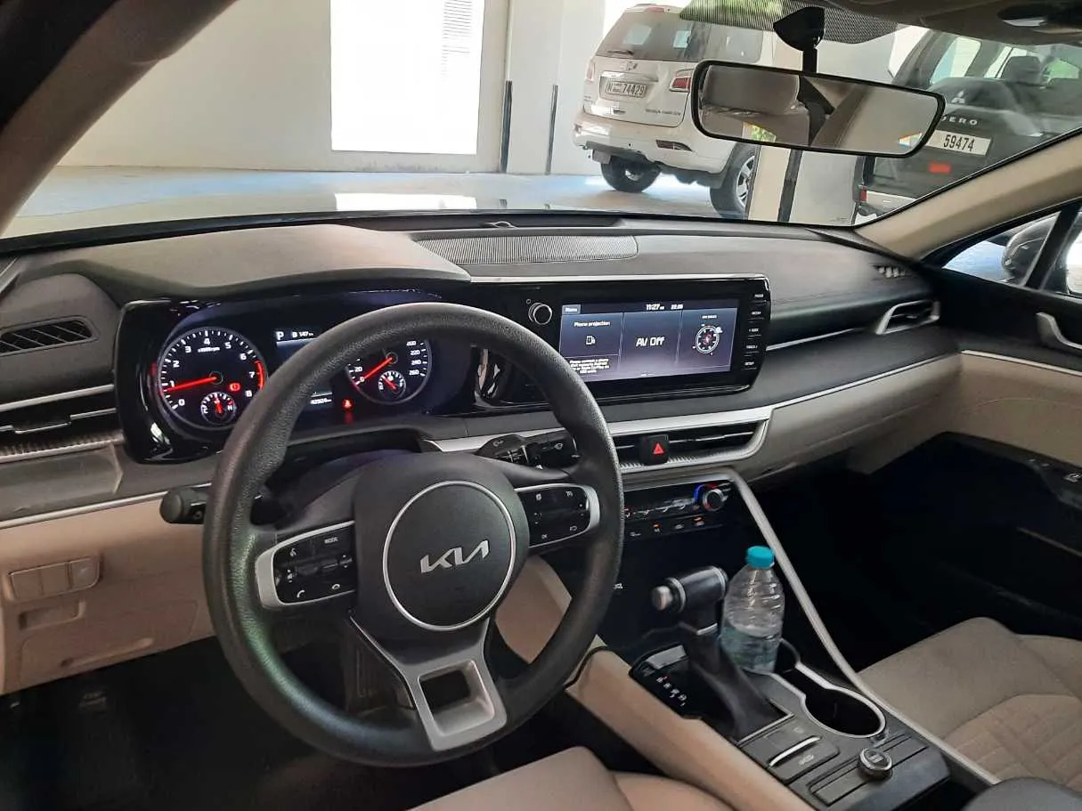 Car image 11