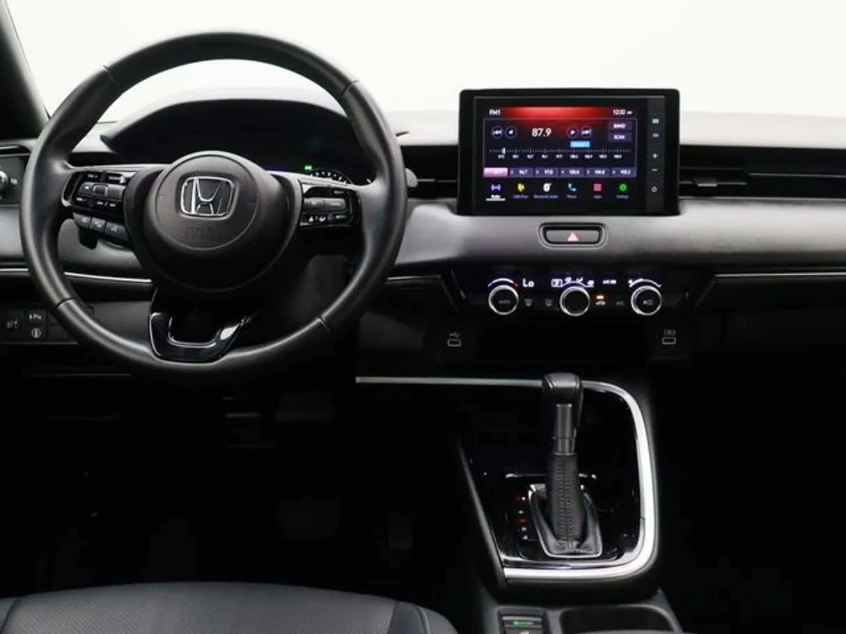 Car image 14