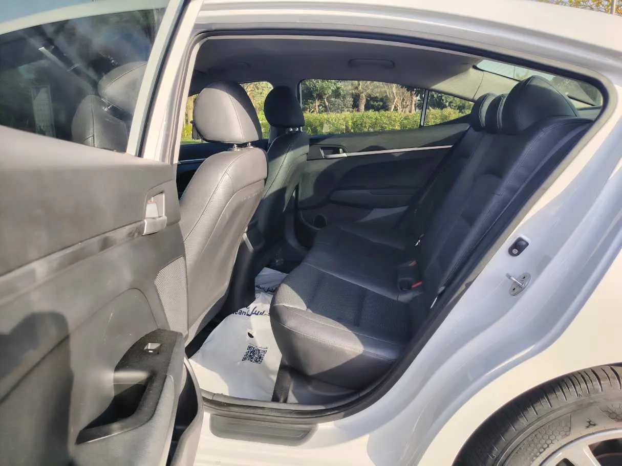 Car image 16
