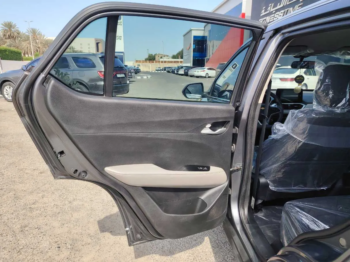 Car image 14