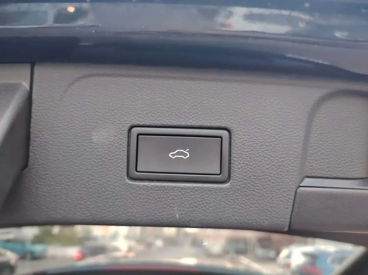 Car image 44