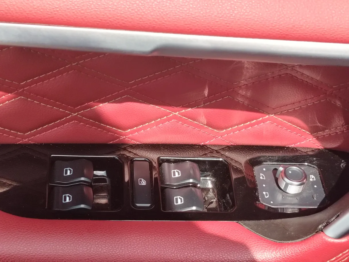 Car image 29