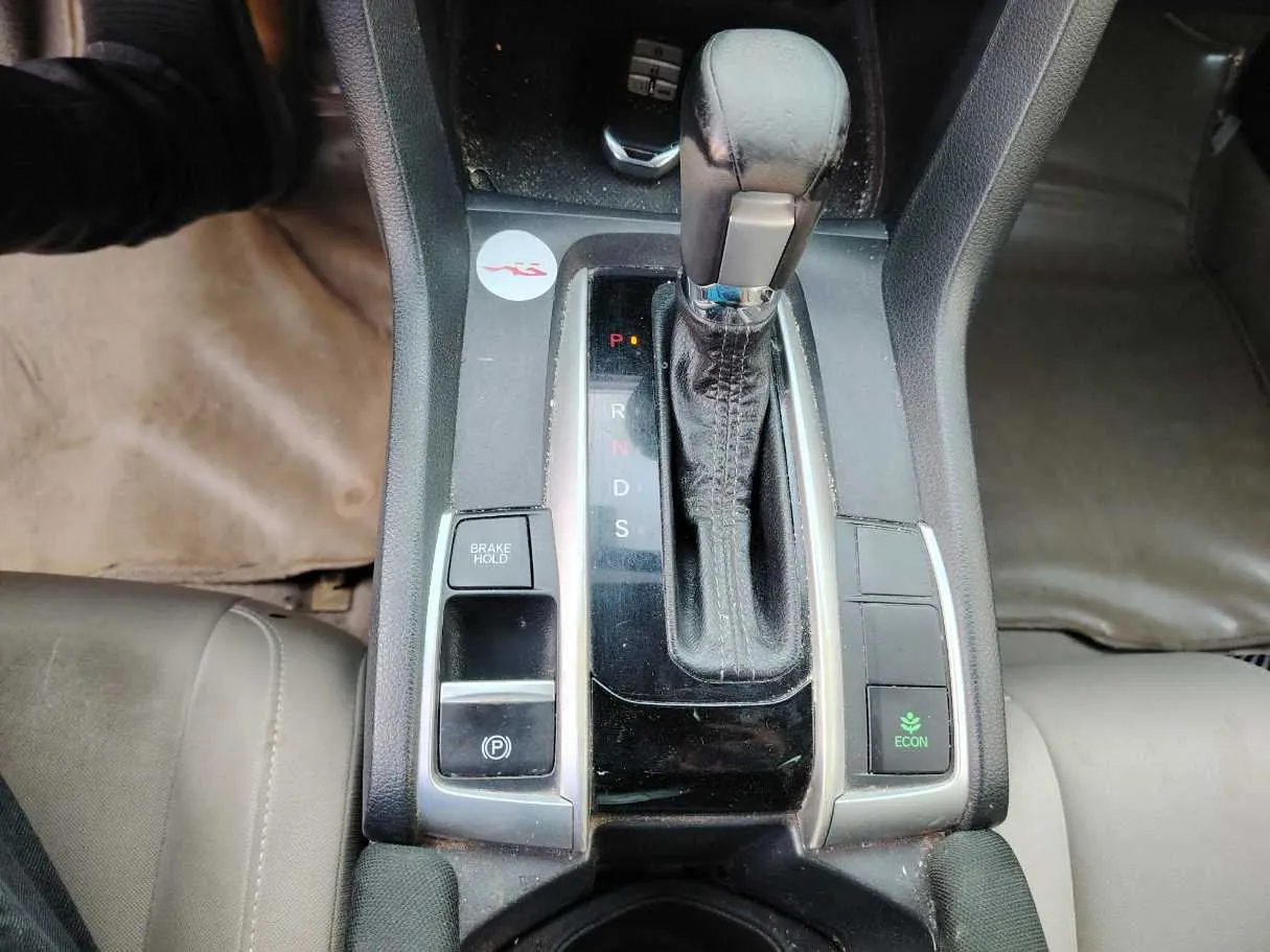 Car image 25