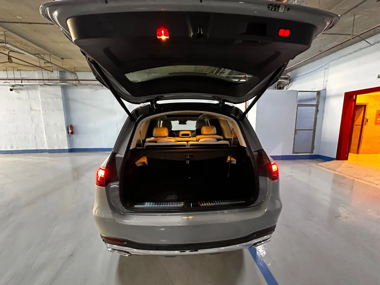 Car image 25