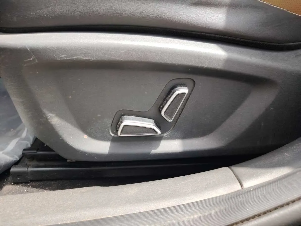 Car image 29