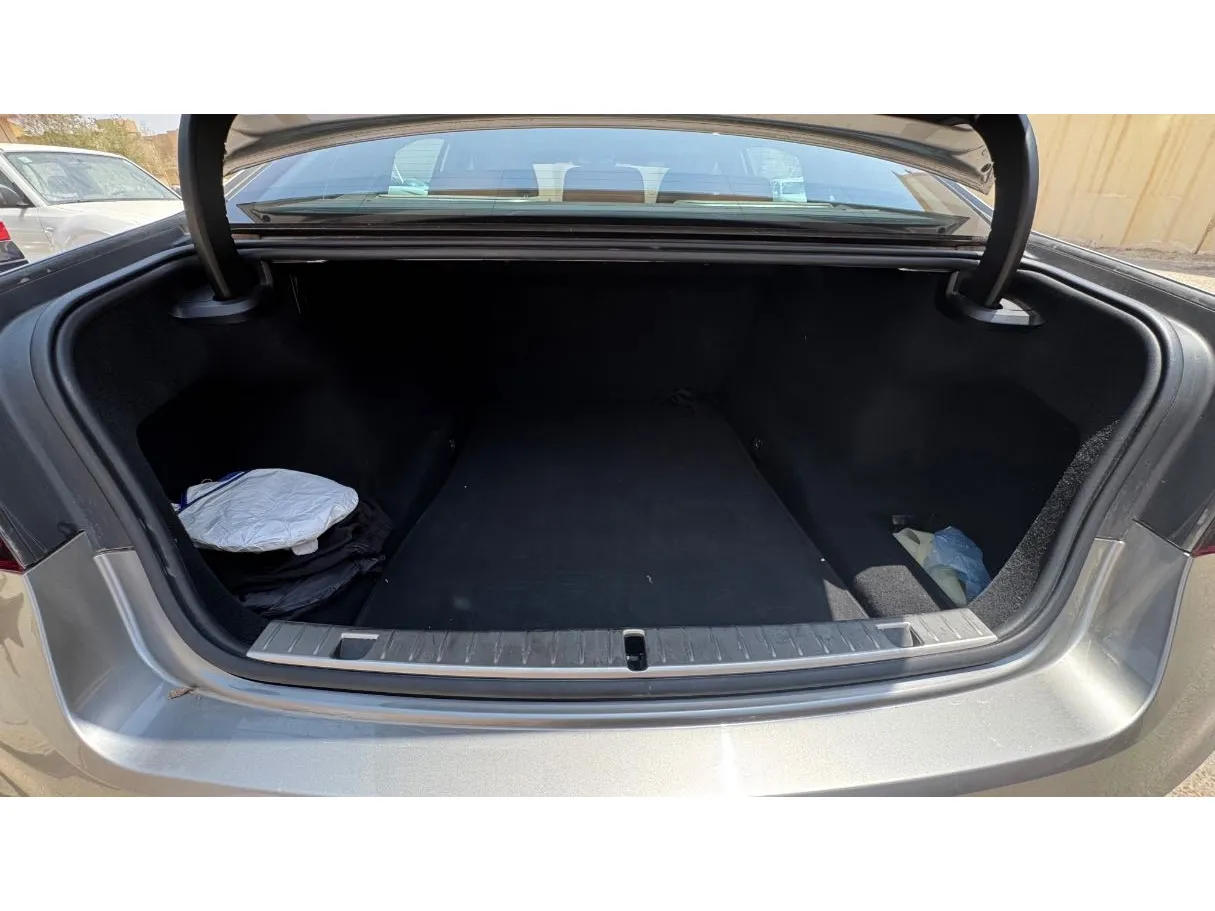 Car image 22