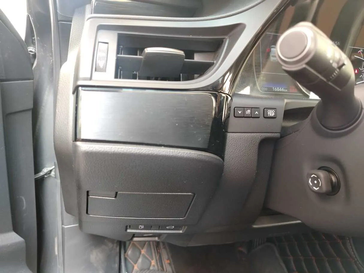 Car image 33