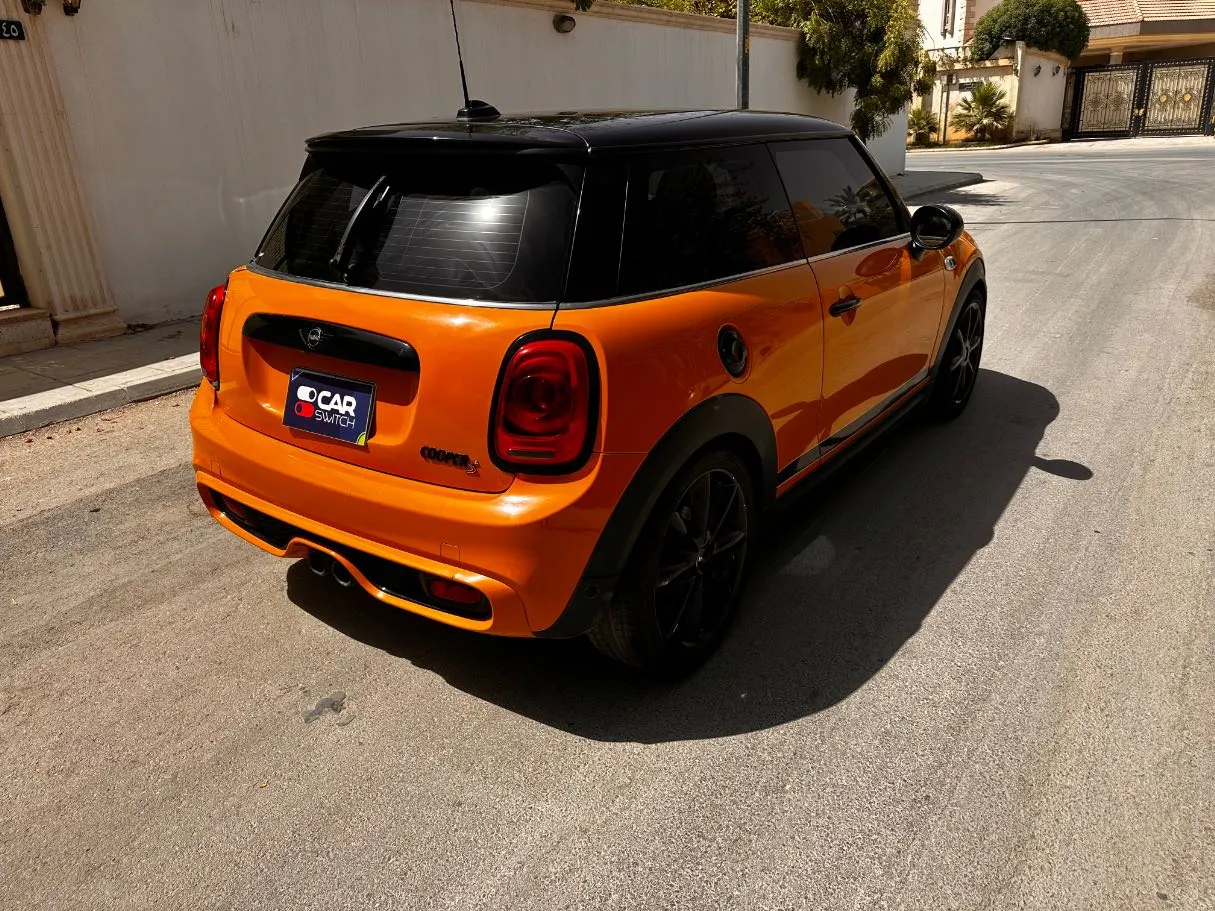Car image 5