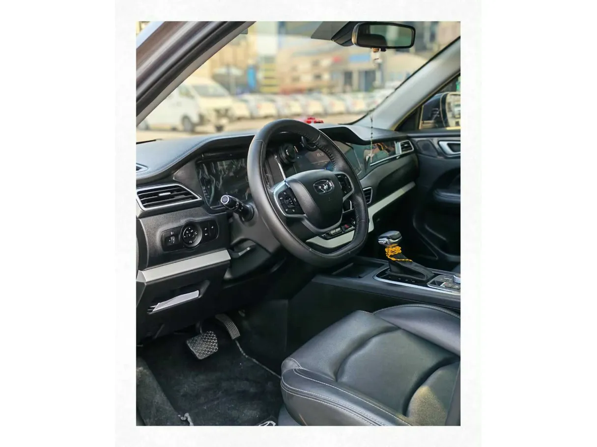 Car image 10