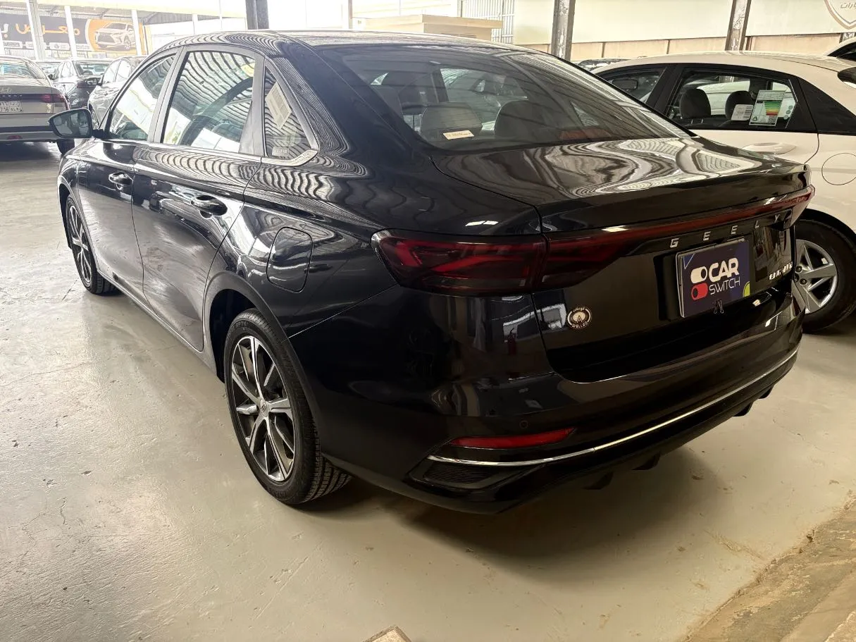 Car image 5