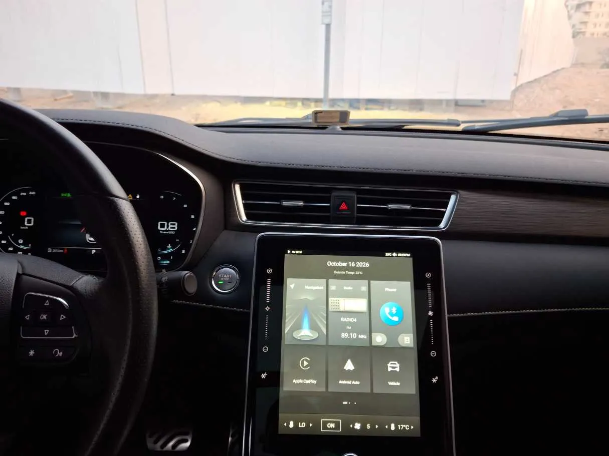 Car image 15